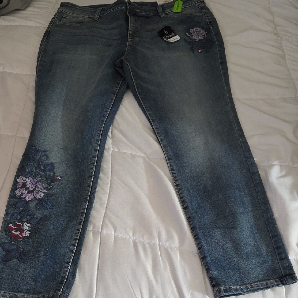 NEW St. John's Bay Denim Mid-Rise Jeans with Floral Embroidery Size 16